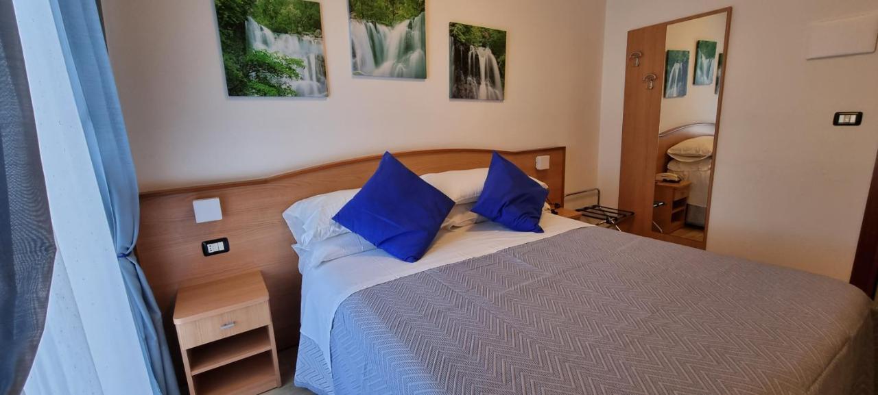 Hotel Mare Blu Pineto Exterior foto