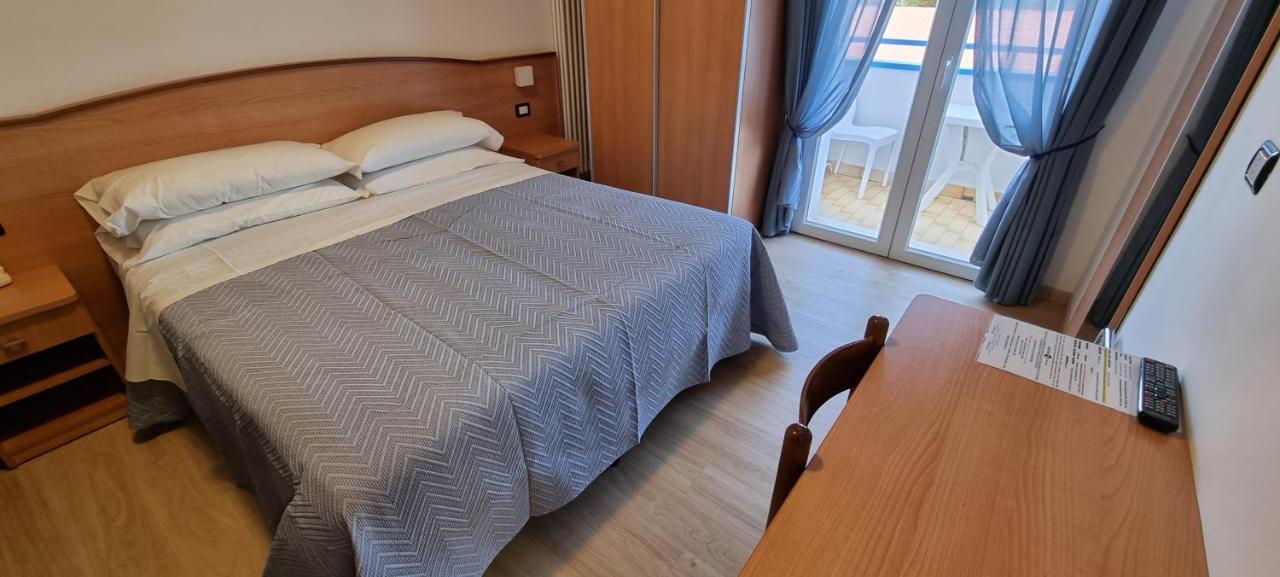 Hotel Mare Blu Pineto Exterior foto
