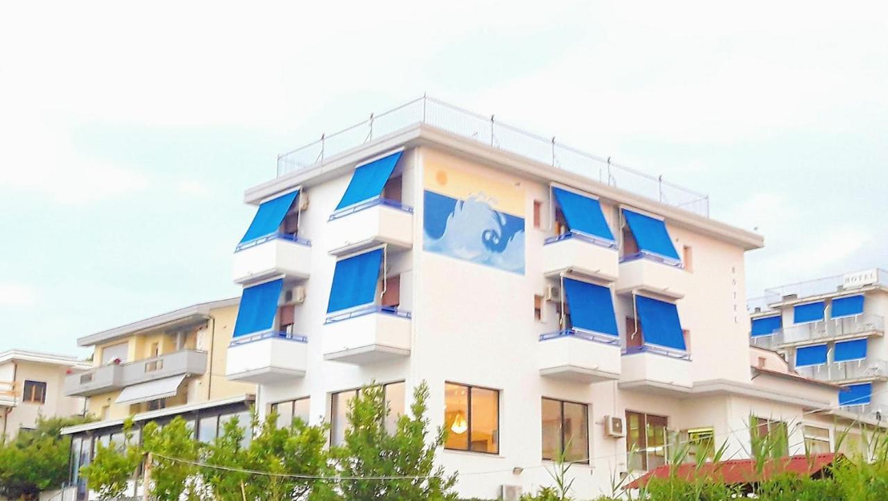 Hotel Mare Blu Pineto Exterior foto