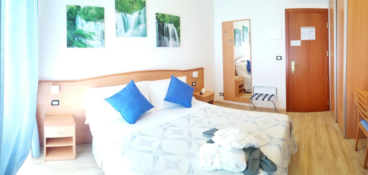Hotel Mare Blu Pineto Exterior foto